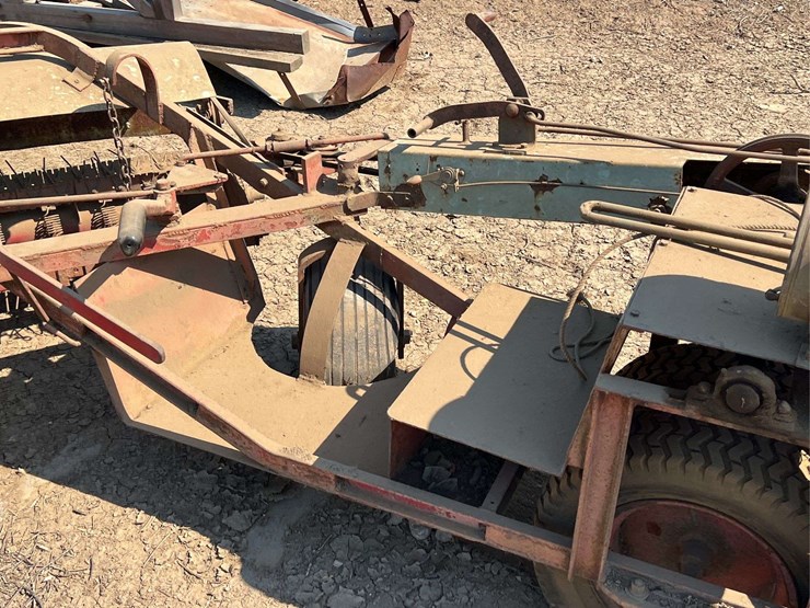 self-propelled-almond-sweeper-image-17