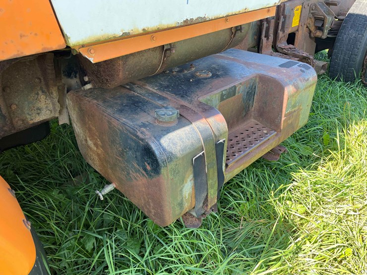 1984-ford-8000-image-15