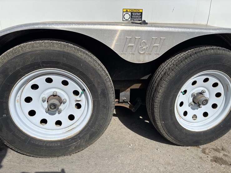 #5042-•-2018-h-&-h-16'-enclosed-trailer-image-22