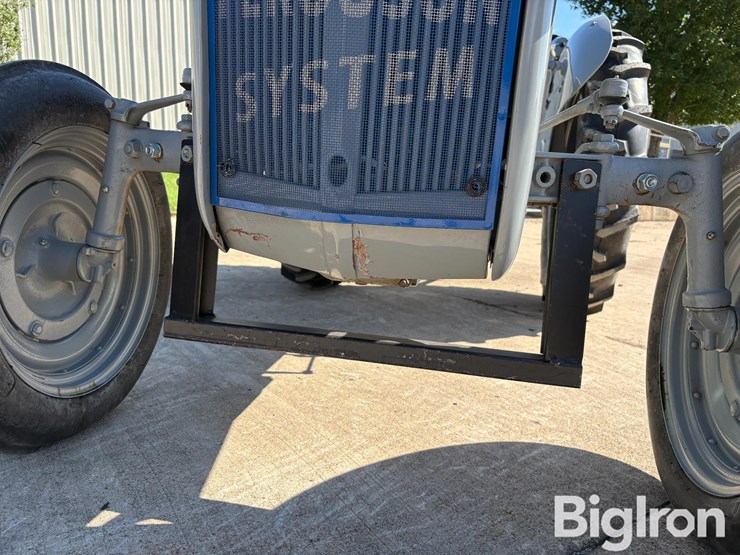 1940-ford-9n-image-11