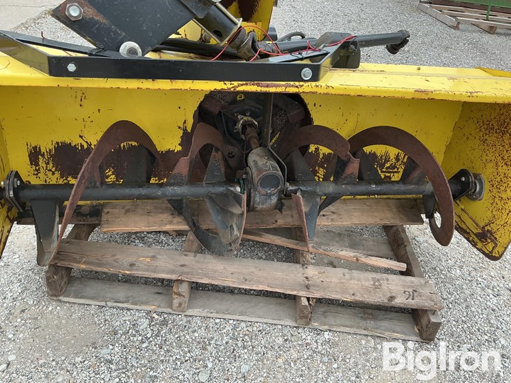 john-deere-5'-front-mount-snow-blower-image-12