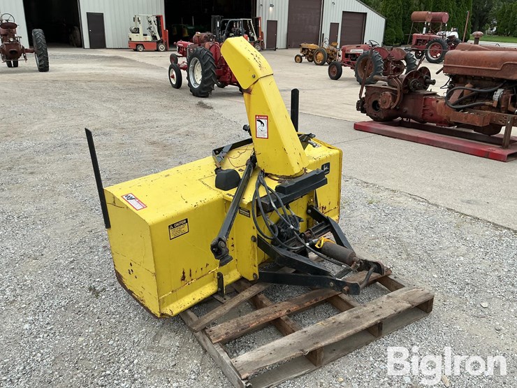 john-deere-5'-front-mount-snow-blower-image-7