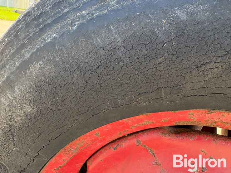 1962-case-ih-560-image-13