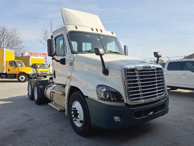 2018-freightliner-cascadia-125-image-1