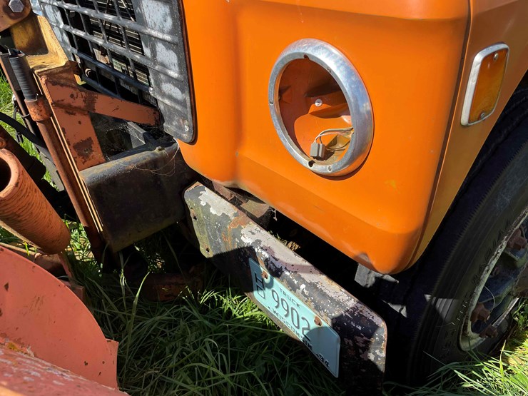 1984-ford-8000-image-49