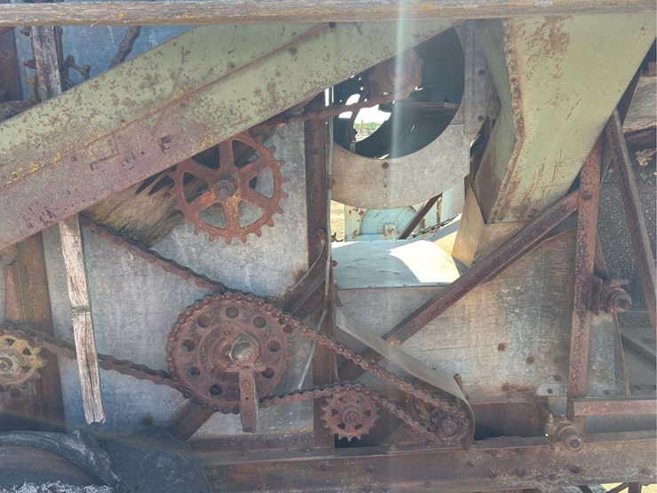 john-deere-pull-type-combine-image-43