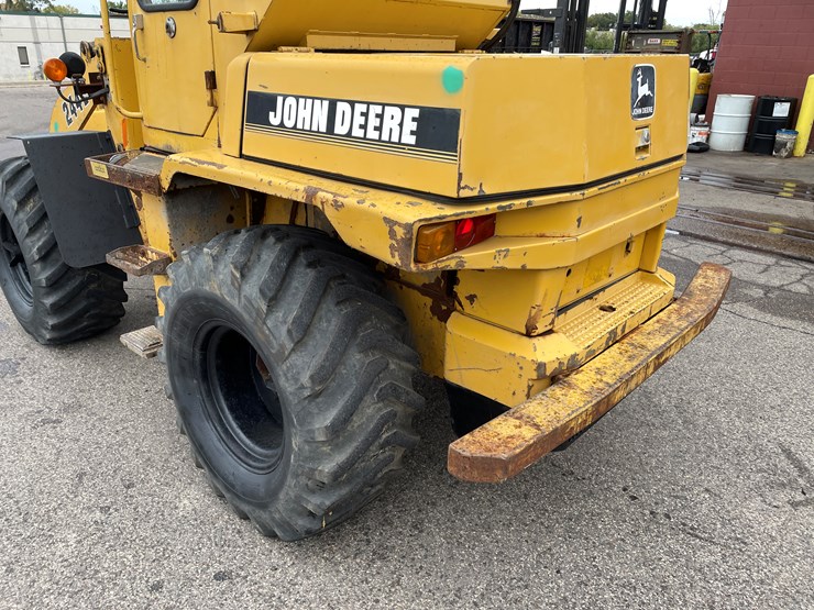 deere-244e-image-26