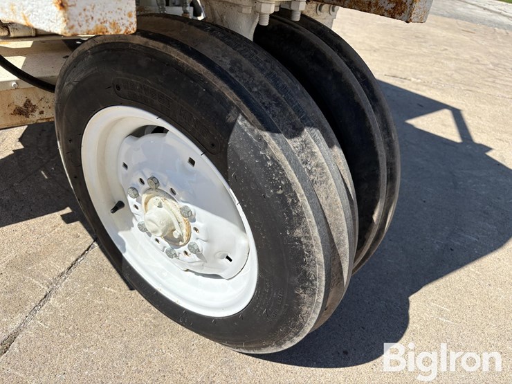 1958-honey-bee-hydro-loader-2wd-tractor-image-15