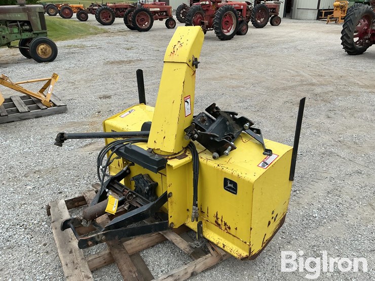 john-deere-5'-front-mount-snow-blower-image-5