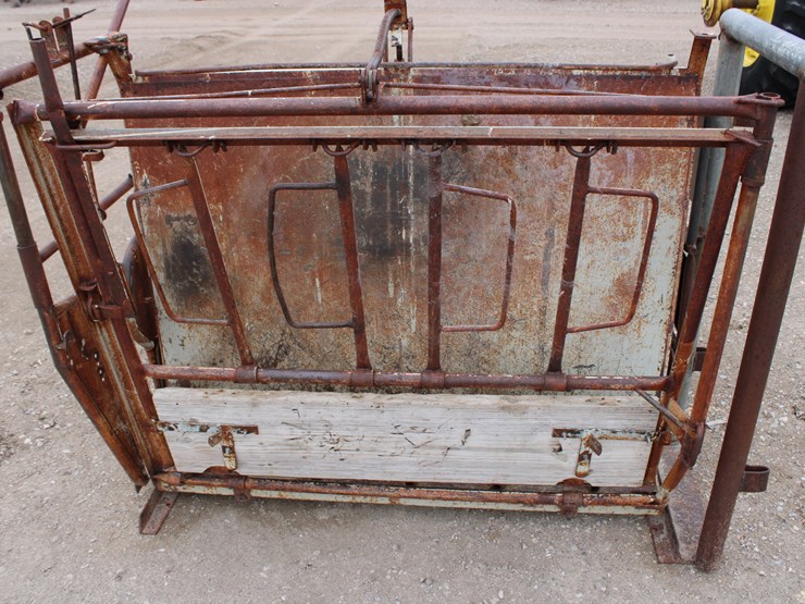 #4092-•-#4092--calf-table,-adj-alley-image-7