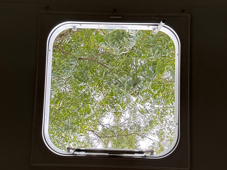 2012-freightliner-b2-image-14