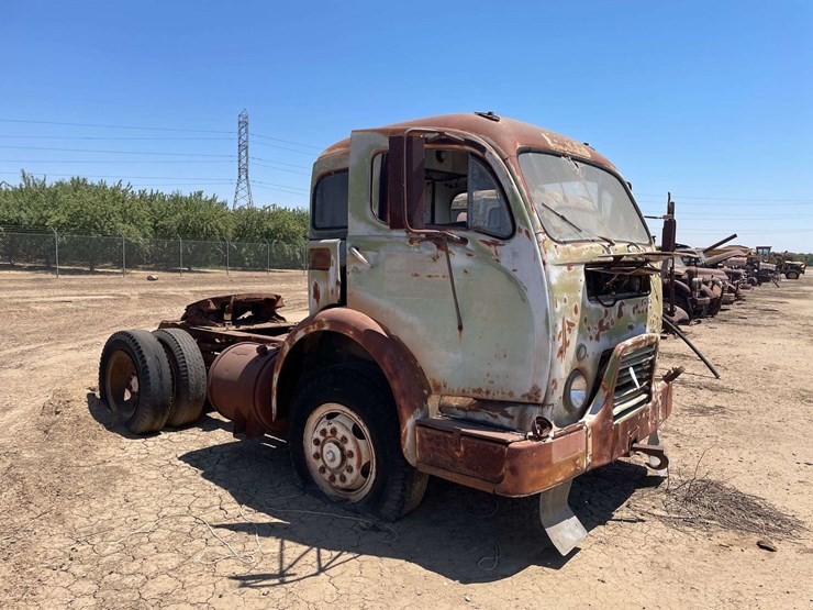 white-3000-truck-image-6