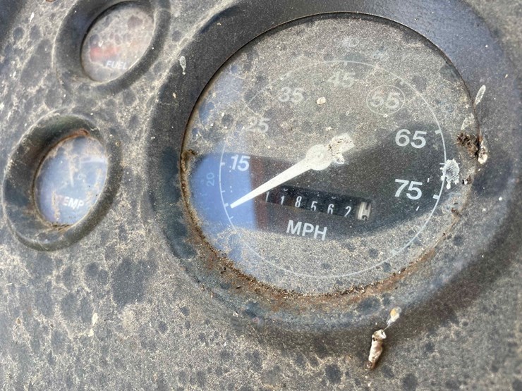 1984-ford-8000-image-64