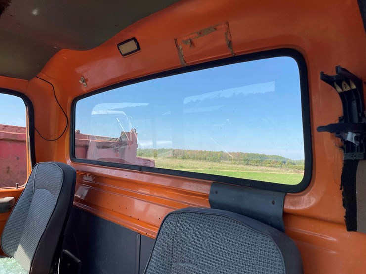 1984-ford-8000-image-67