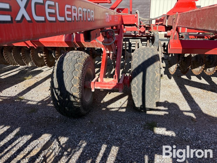 2012-kuhn-krause-excelerator-8000-image-16