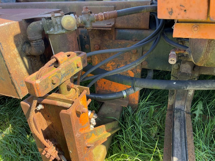 1984-ford-8000-image-33