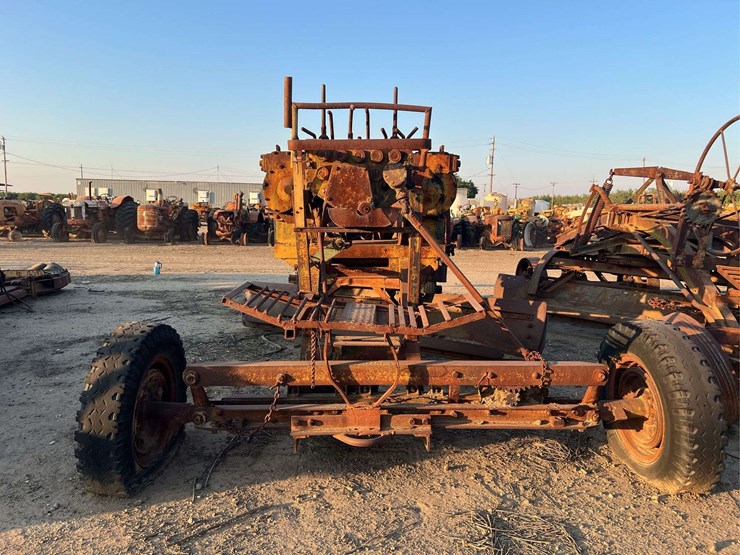 pull-type-road-grader-image-11