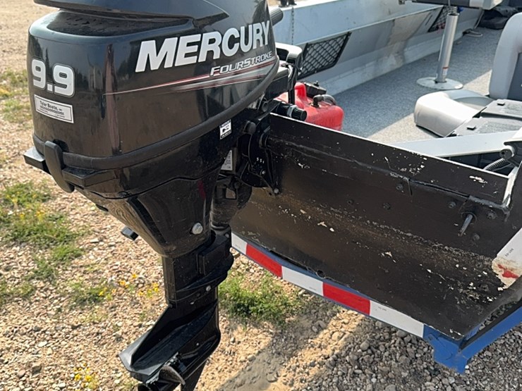 15-foot-fishing-boat-with-mercury-9.9-horse-motor-image-8