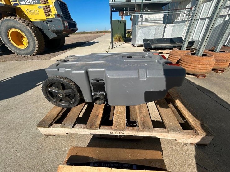 rhino-tote-tank-image-6