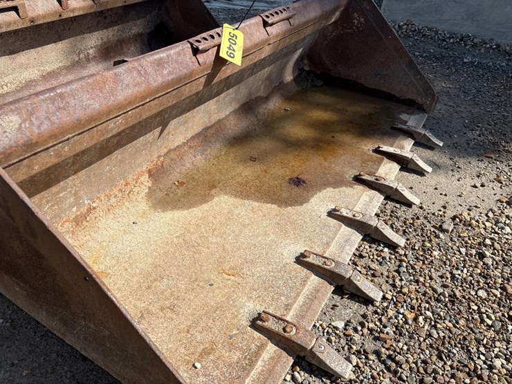 #5049-•-approx-84"-tooth-bucket-image-1