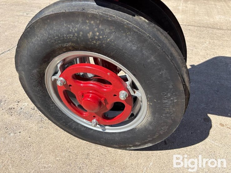 1953-ih-farmall-super-m-2wd-tractor-image-19
