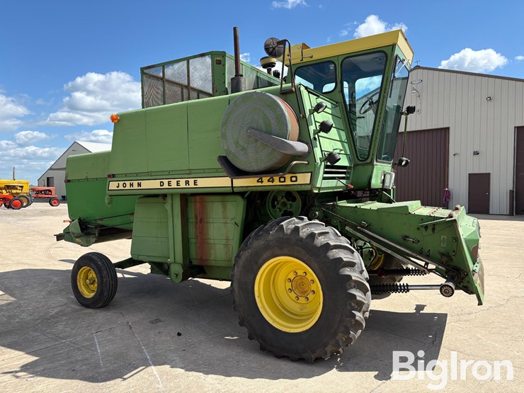 1976-john-deere-4400-image-3