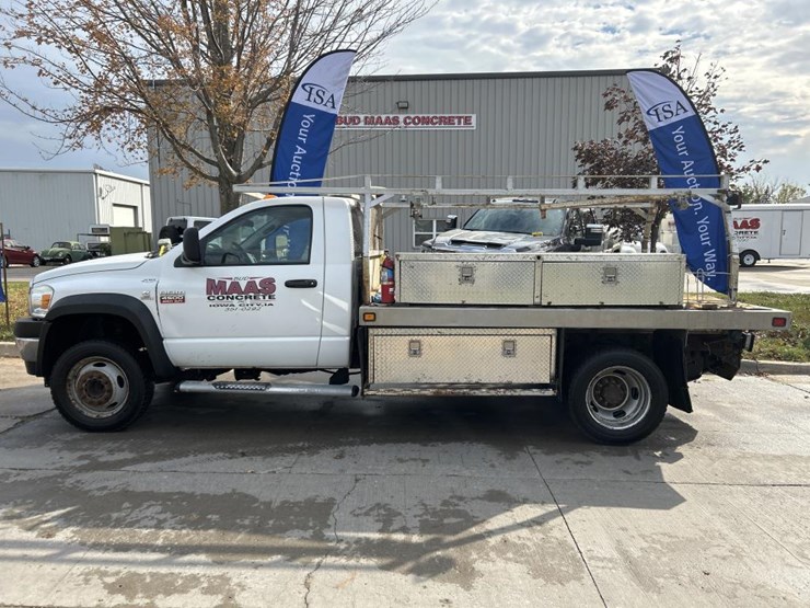 2009-dodge-ram-4500-image-2