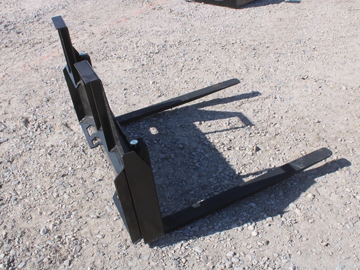 #4085-•-48-inch-skid-steer-quick-attach-frame-with-42-inch-pallet-forks-image-3