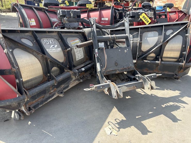 #5028-•-boss-power-v-dxt-w/-extensions-truck-v-plow-image-2