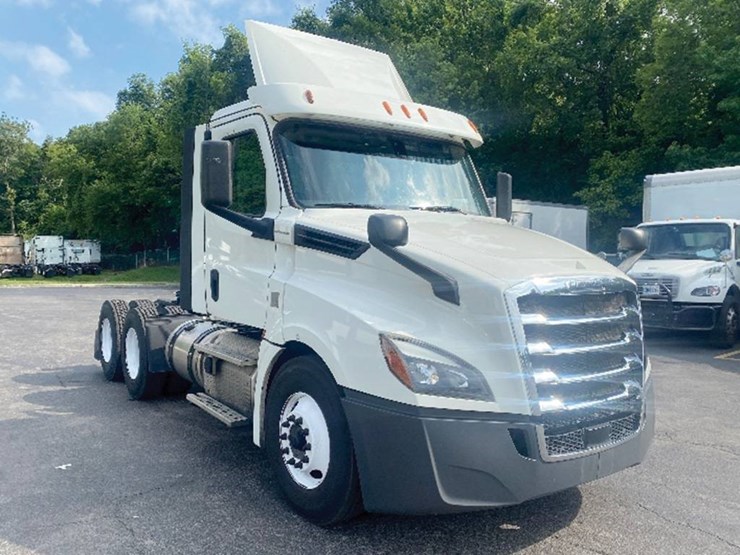 2018-freightliner-cascadia-126-image-1