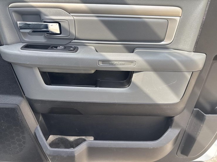 2016-dodge-ram-3500-image-45