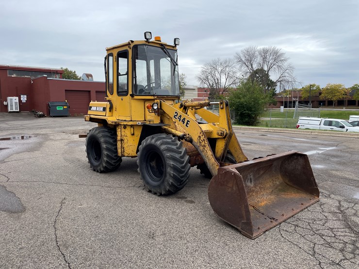 deere-244e-image-3