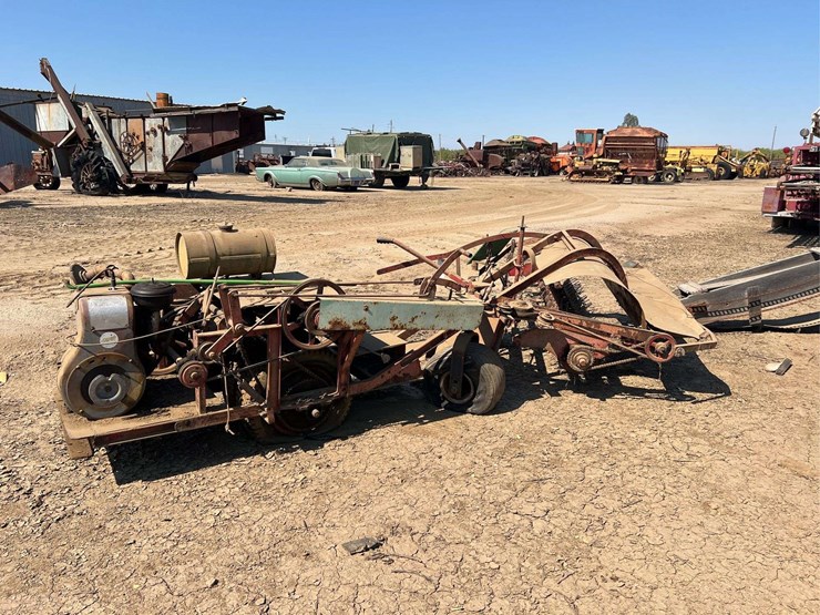 self-propelled-almond-sweeper-image-7