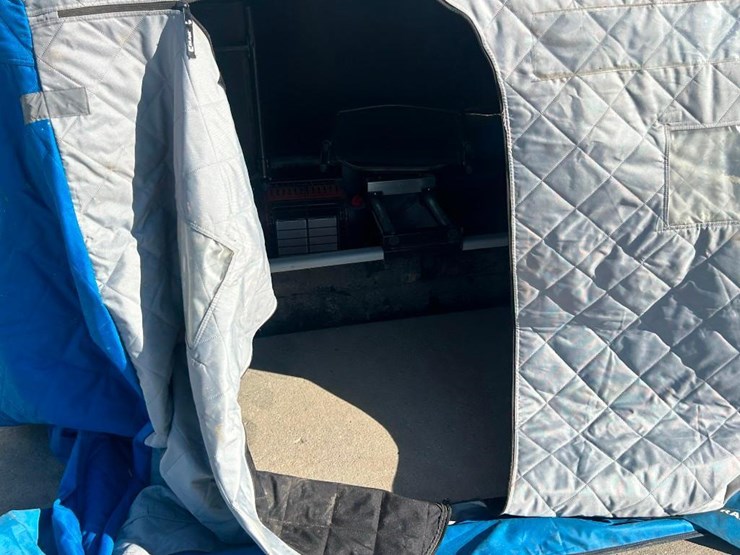 clam-portable-fish-house-image-10