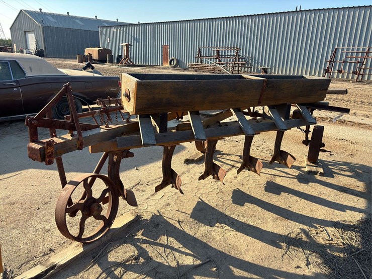 stockton-5-bottom-wooden-frame-plow-image-5