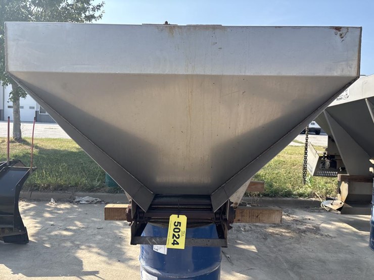 #5024-•-western-truck-salter/sander-image-2