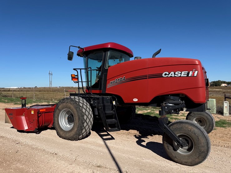 2020-case-ih-wd2104-image-3