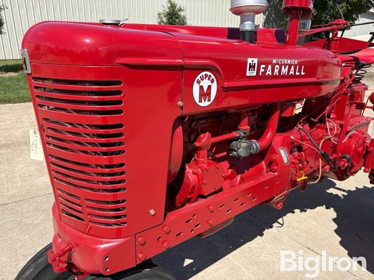 1953-ih-farmall-super-m-2wd-tractor-image-11