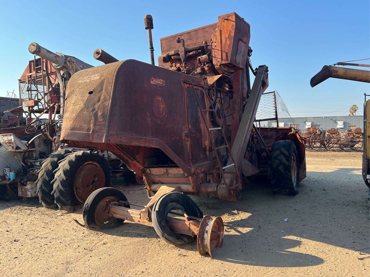 minneapolis-moline-101-harvester-image-13