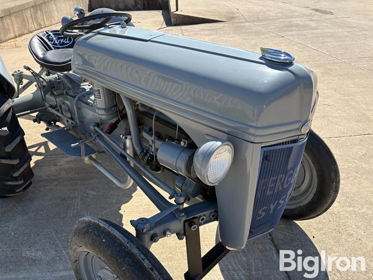 1940-ford-9n-image-16