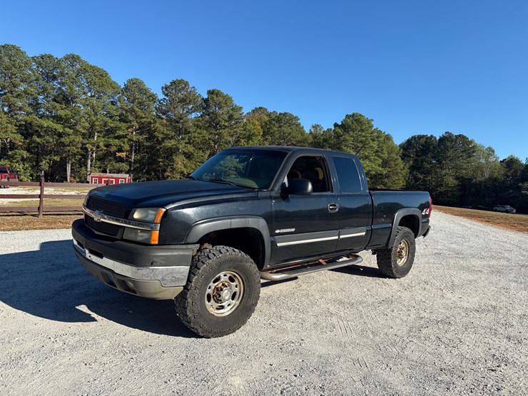 2003-chevrolet-silverado-2500-image-1