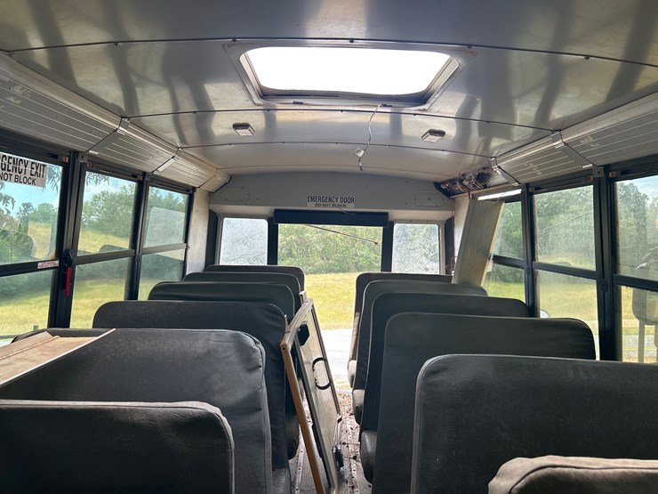 2012-freightliner-b2-image-8