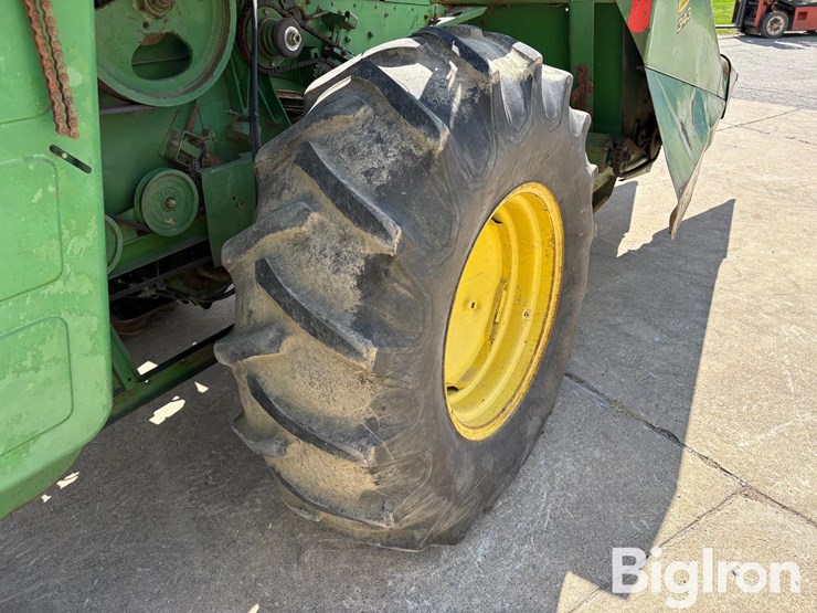 john-deere-3300-image-16