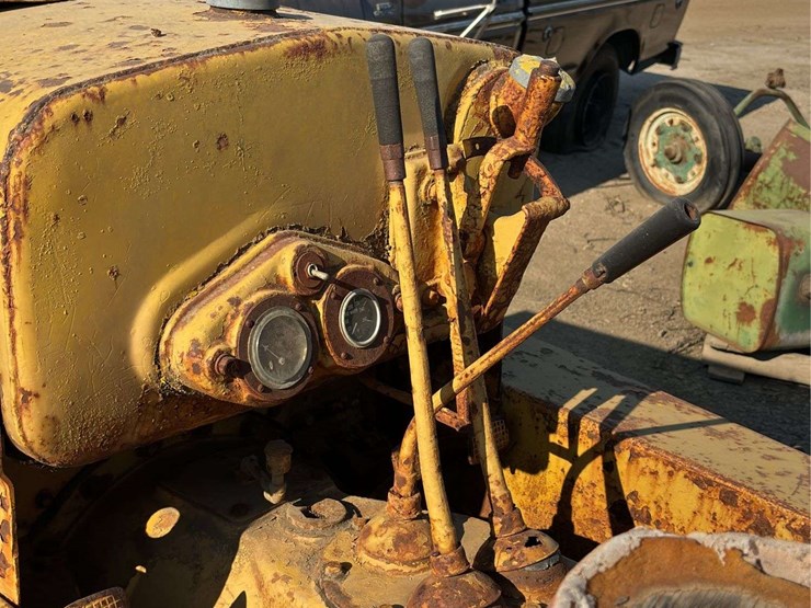 caterpillar-twenty-two-image-27