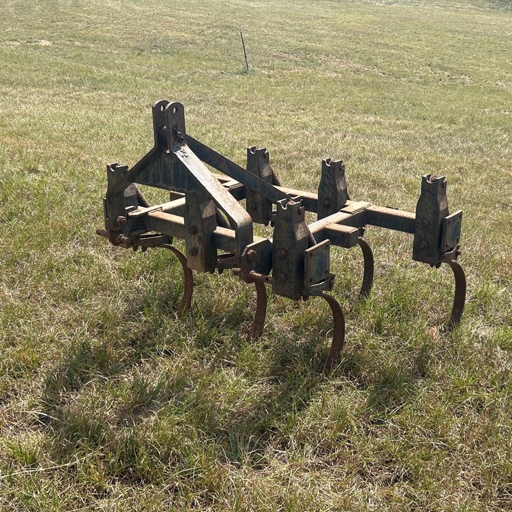 #412 • 4ft Chisel Plow