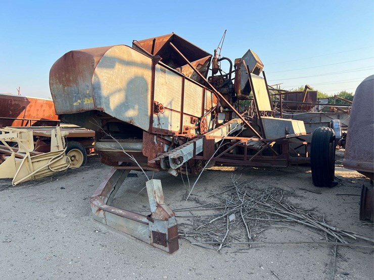 minneapolis-moline-pull-type-combine-image-7