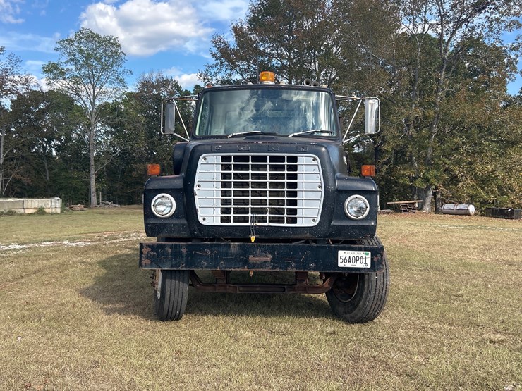 1977-ford-8000-image-8