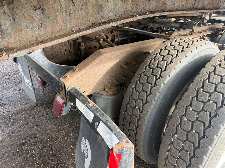 1998-volvo-semi-image-9