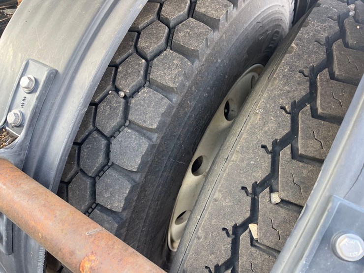 1998-volvo-semi-image-26