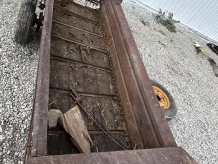 new-idea-manure-spreader-1015-image-4